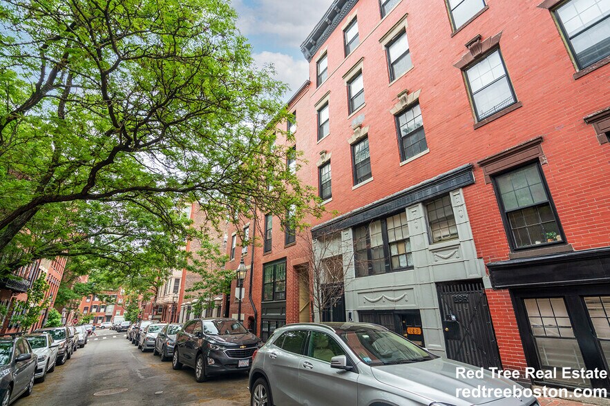 Building Photo - 24 Phillips St