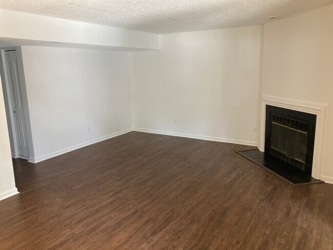 Building Photo - 1729 Redbird Cove