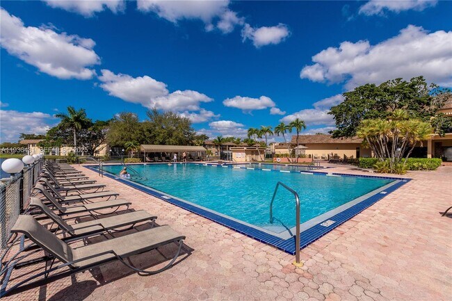 Building Photo - 351 Cambridge Rd