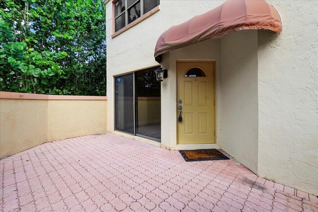 Building Photo - 41 Uno Lago Dr