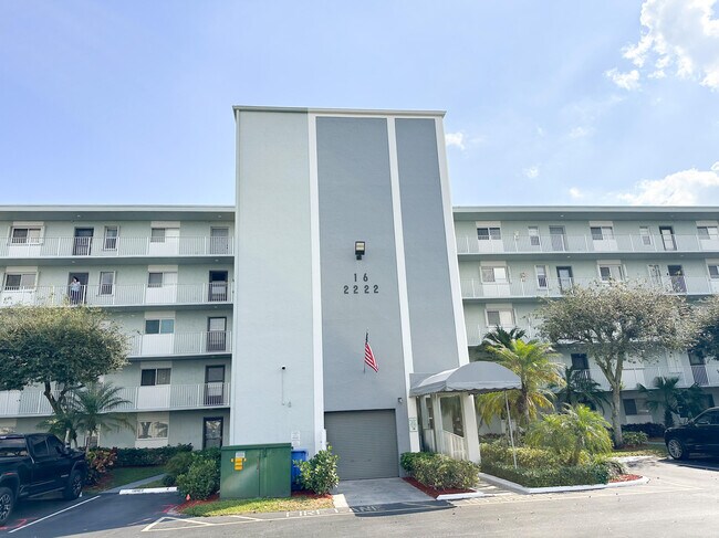 Building Photo - 2222 N Cypress Bend Dr
