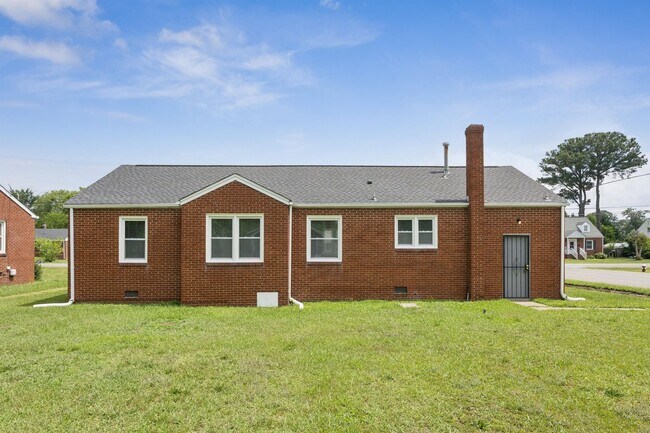 Building Photo - 3BR/1BA Renovated Brick Rancher | 1-Car Garage | Hampton – Coliseum Central