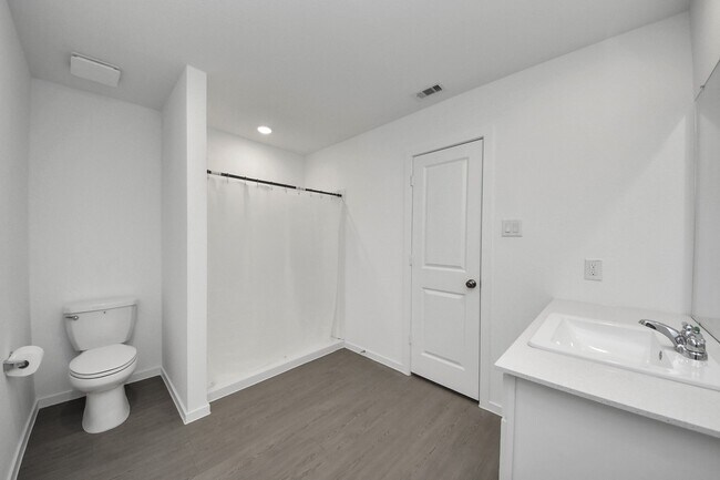 Building Photo - 2523 Night Emerald Dr