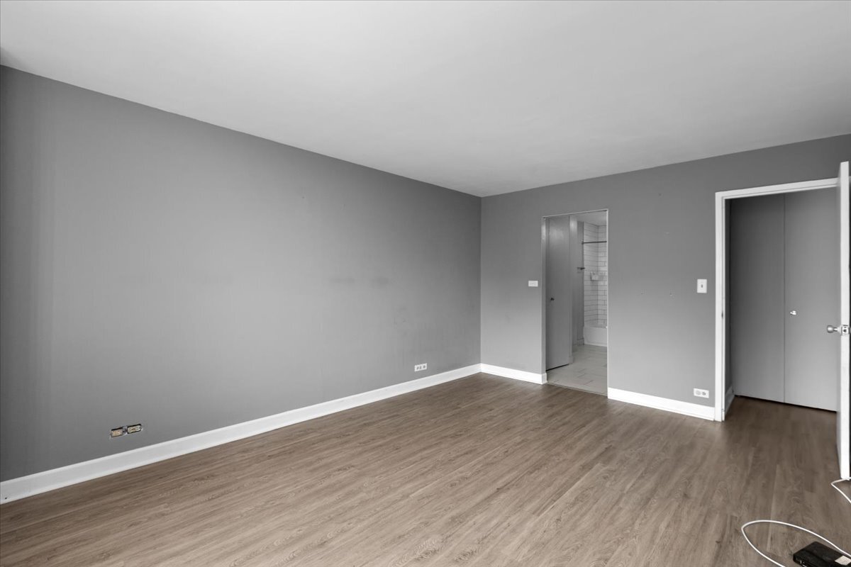 Building Photo - 5601 N Sheridan Rd