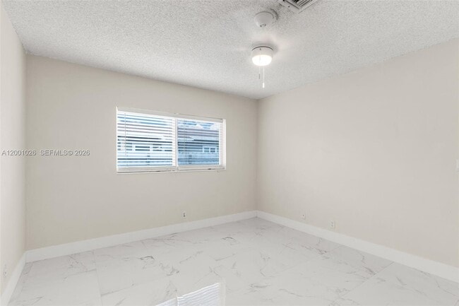 Building Photo - 310 SW 76th Ct