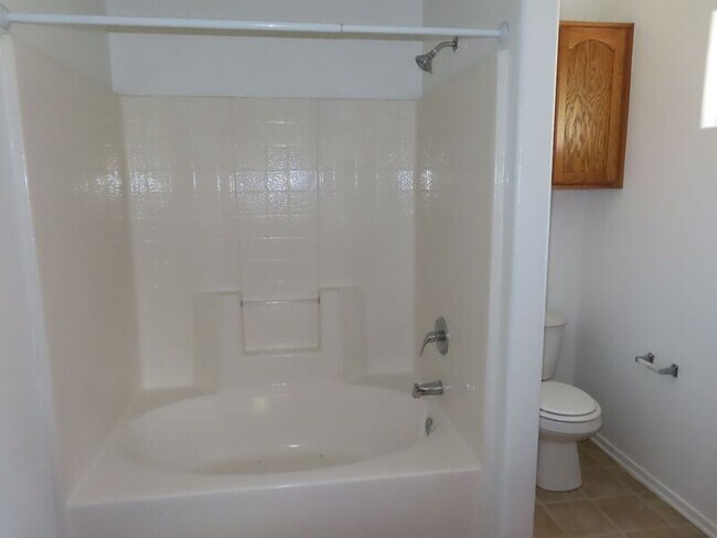 Building Photo - 41410 Juniper St