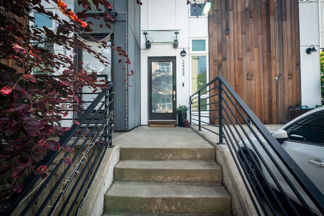 Building Photo - 2433 8th Ave N