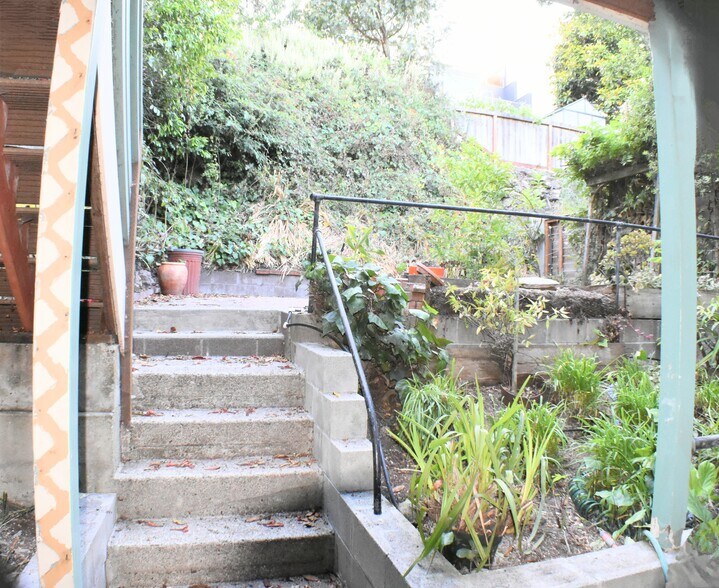 Building Photo - 286 Roosevelt Way