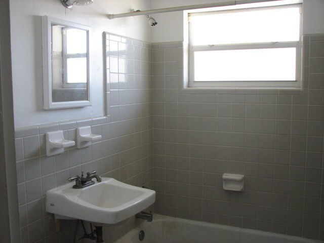 Building Photo - 6 MONTH RENTAL - 2 Bedroom / 1 Bath Private Family Home on Stock Island