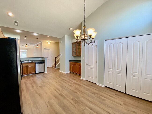 Building Photo - READY July 1st!! End-Unit Condo with Commu...