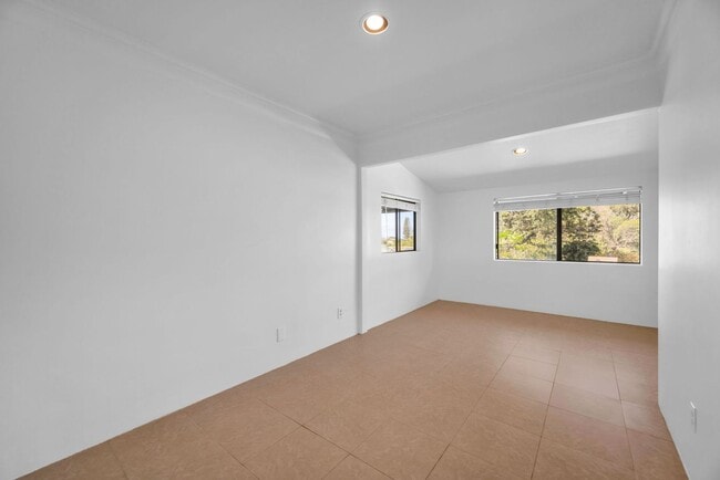 Building Photo - Charming 3BR Makawao Upstairs Home – Bright, Breezy & Move-In Ready