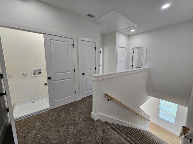 Building Photo - Ready for immediate move in!