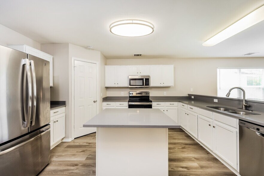 Building Photo - 3455 Blue Topaz
