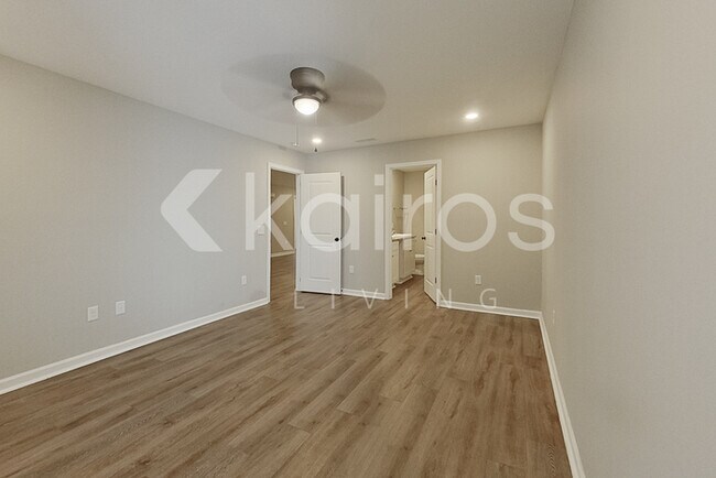 Building Photo - 121 Cottage Grove Rd