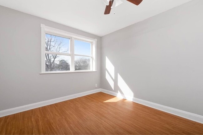 Building Photo - 114 Riverthorn Rd