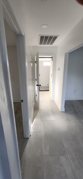 Building Photo - 830 Market St