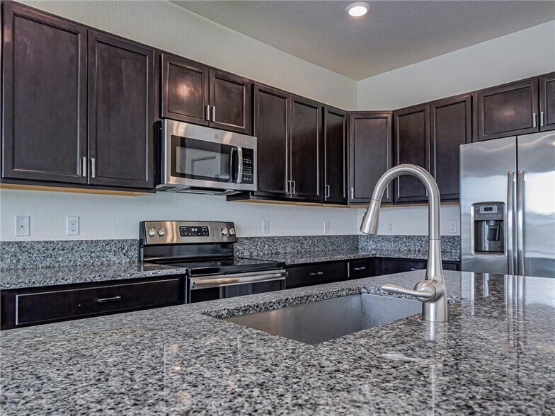 Building Photo - 10092 W Villa Cir