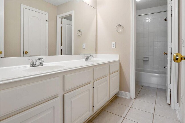Building Photo - 5534 Chesapeake Pl