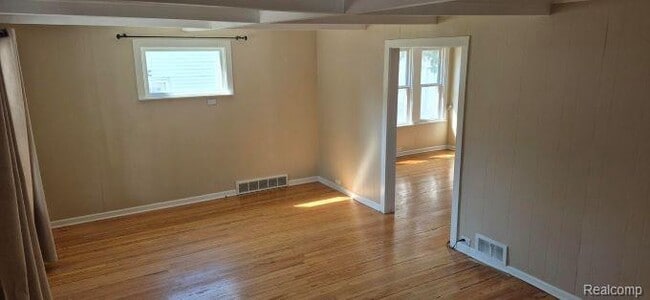 Building Photo - 830 Knowles St