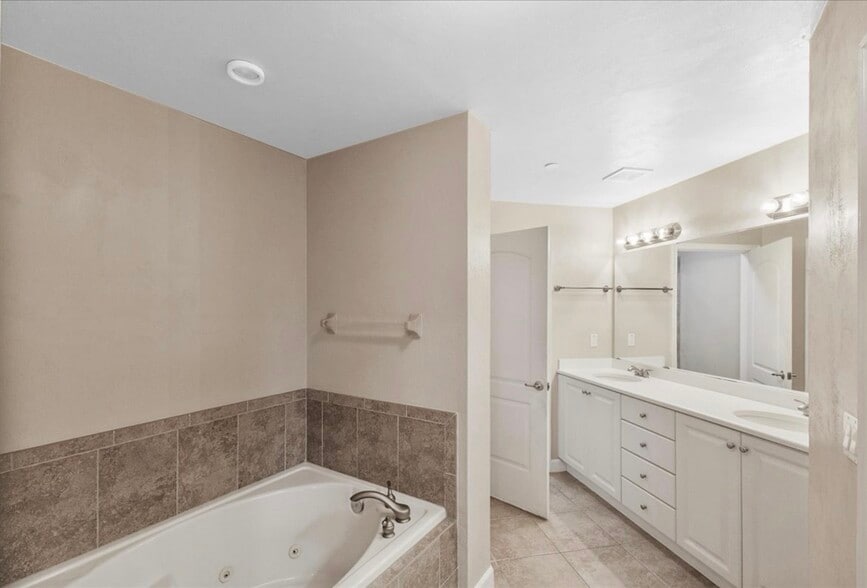 Building Photo - 424 Luna Bella Ln