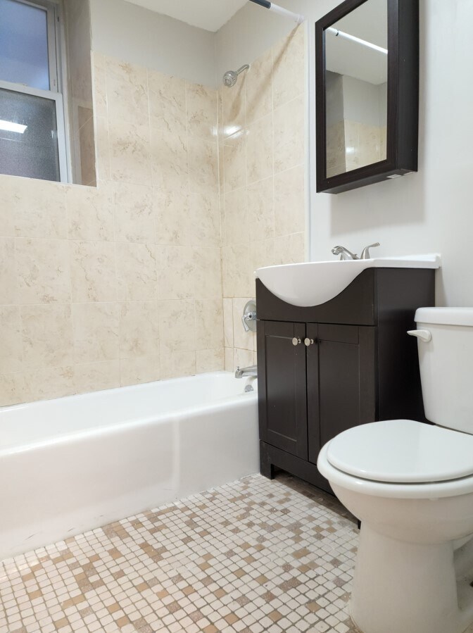 165 W 48th St Bsmt - 171 W 48th St