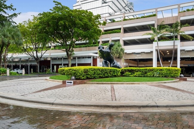 Building Photo - 540 Brickell Key Dr