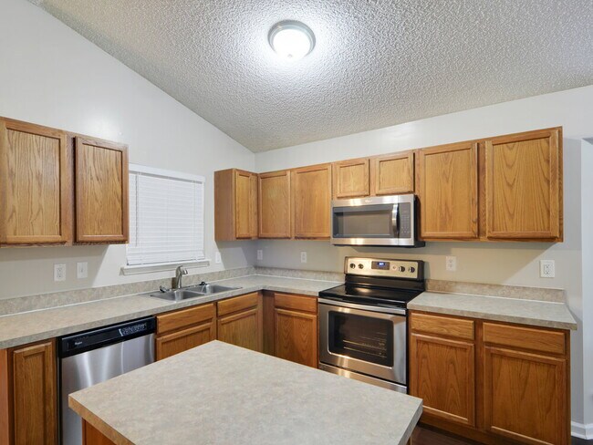 Building Photo - 2912 Ravine Hill Dr