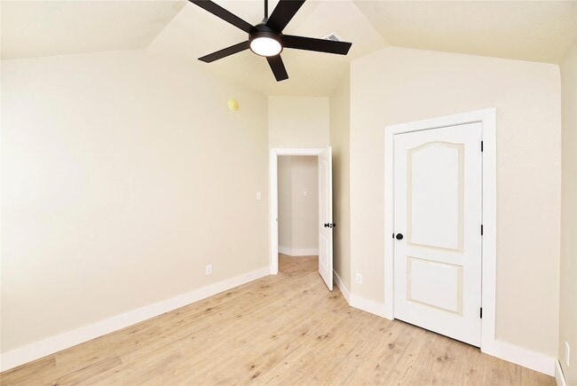 Building Photo - 7715 Butler Lakes Ct