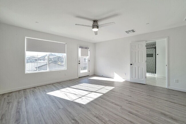 Building Photo - 10937 Parsley Ave