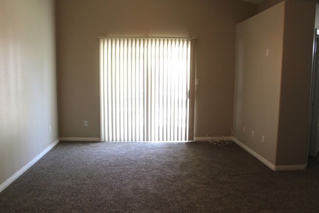 Building Photo - North West Home with Solar and Pool for Rent