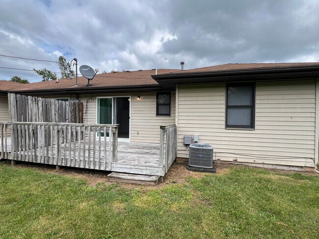 Building Photo - 2 Bedroom, 2 Bathroom Duplex in SW Springfield