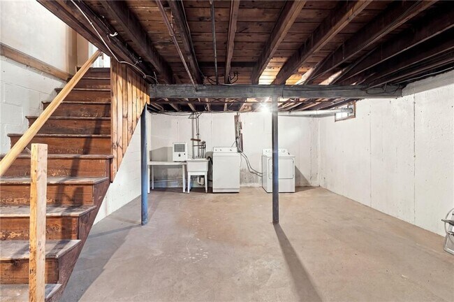 Building Photo - 258 Lowden St