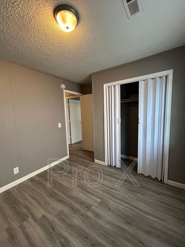 Building Photo - 409 Park St