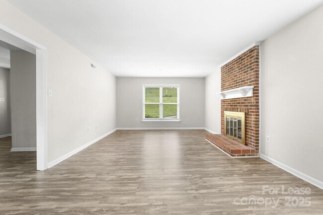 Building Photo - 616 Silversmith Ln