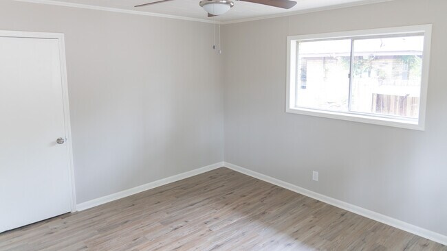 Building Photo - 309 Warren Dr