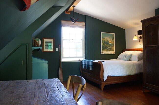 Building Photo - 919 RIVAS CANYON Rd