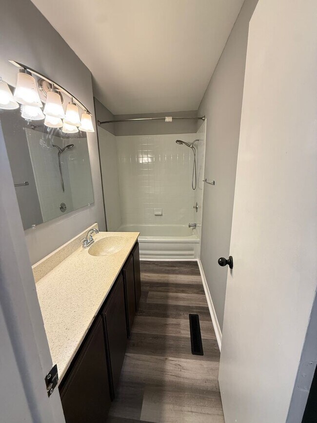 Building Photo - 4 bedroom/1 bath/detached storage building