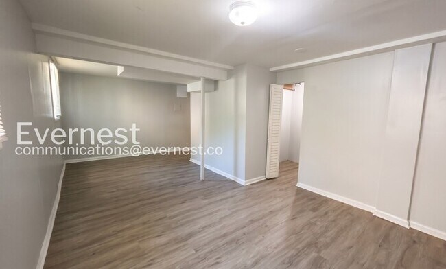 Building Photo - 1935 Lathrop St SE