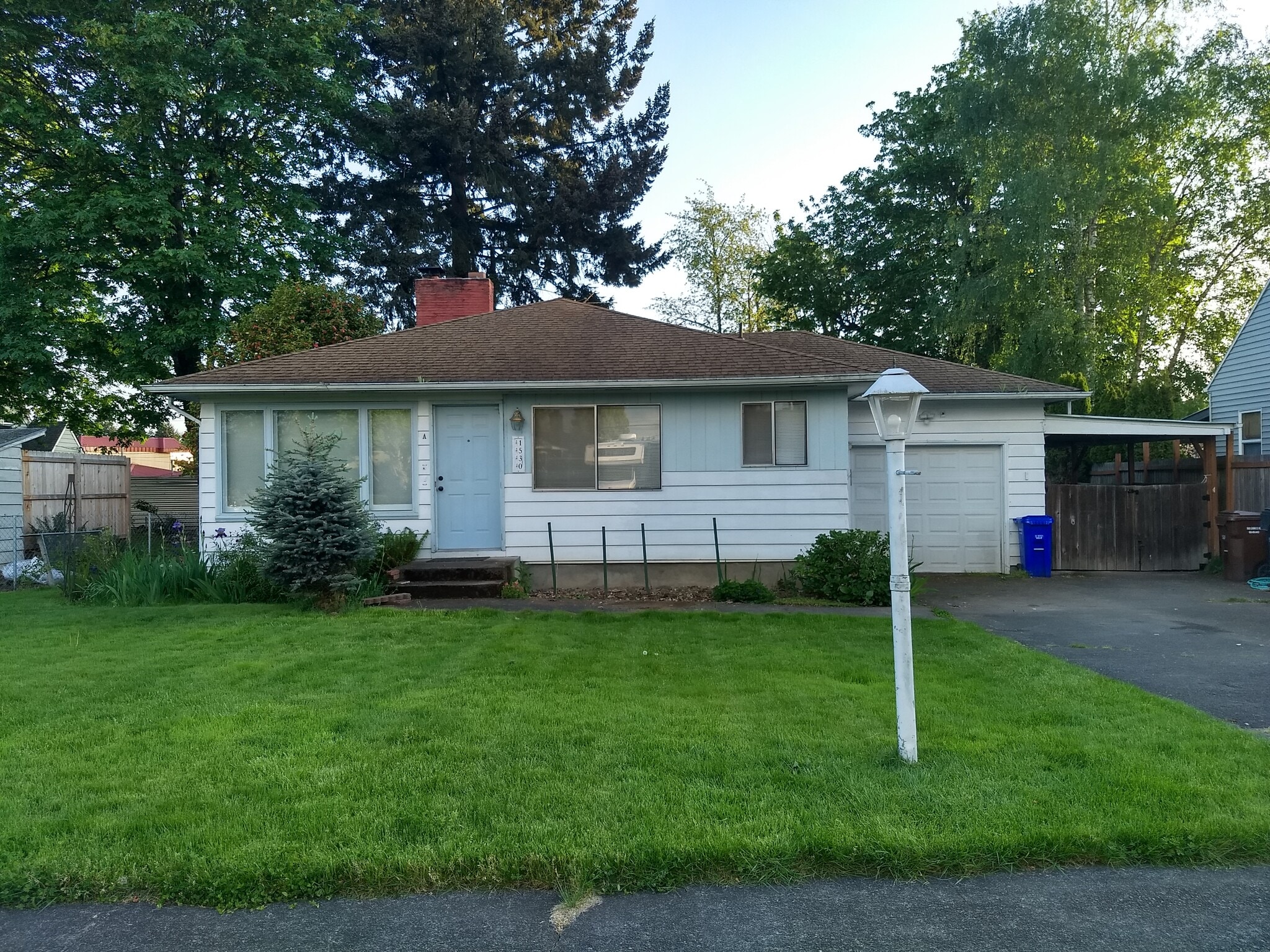 Building Photo - 1530 Manor Dr