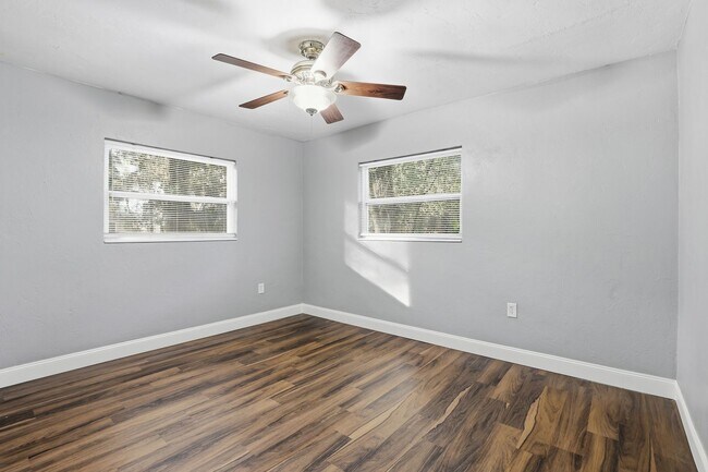 Building Photo - Beautiful, renovated 3 bedroom 1 bath home