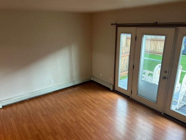 Building Photo - Century 21 Gold Rush - 2 bed, 1.5 bath (Fa...