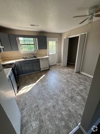 Building Photo - Two Bedroom Duplex in Ringgold GA