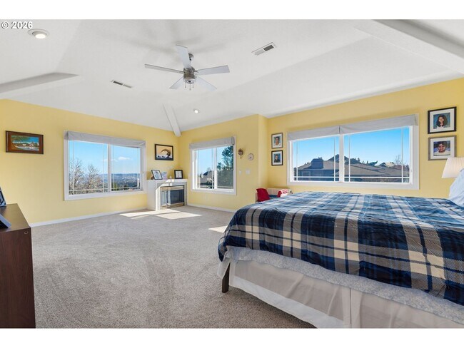 Building Photo - 13923 SW Mistletoe Dr