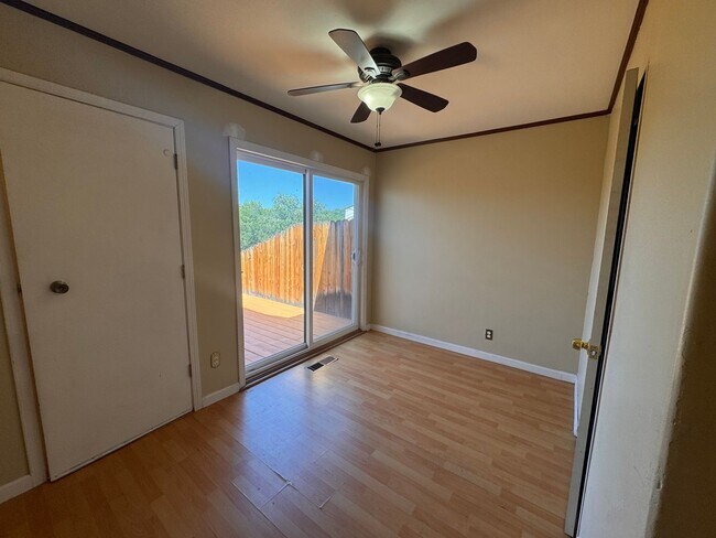 Building Photo - 3 Bedroom 2 bathroom Home for Rent -Lesley Reilly Property