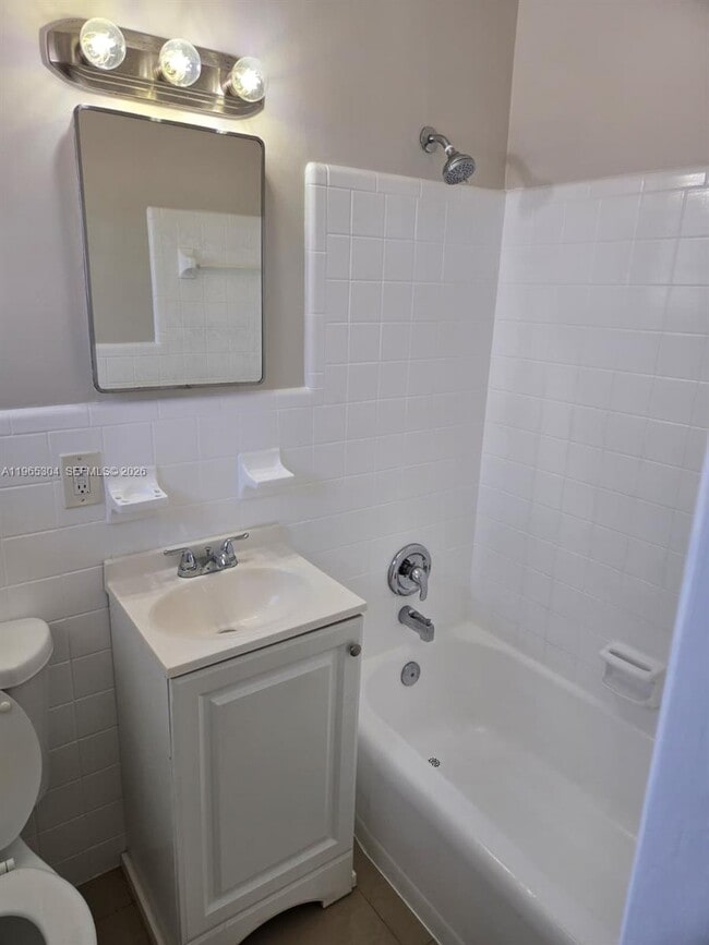 Building Photo - 724 NE 6th St