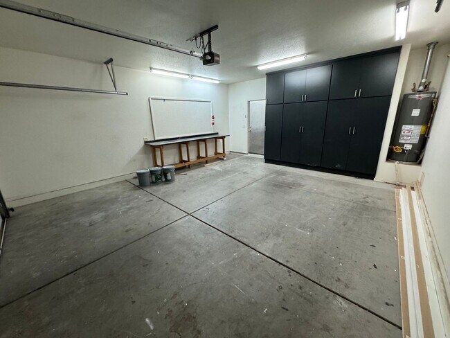 Building Photo - 4133 E Cherry Hills Dr