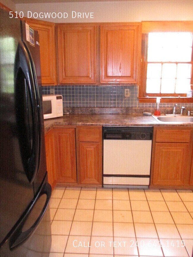 Building Photo - 510 Dogwood Dr