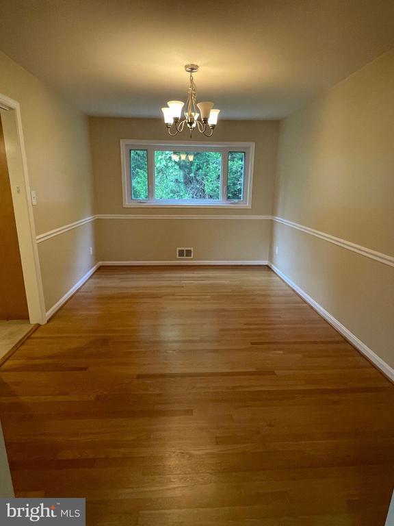Building Photo - 1040 Warbler Pl