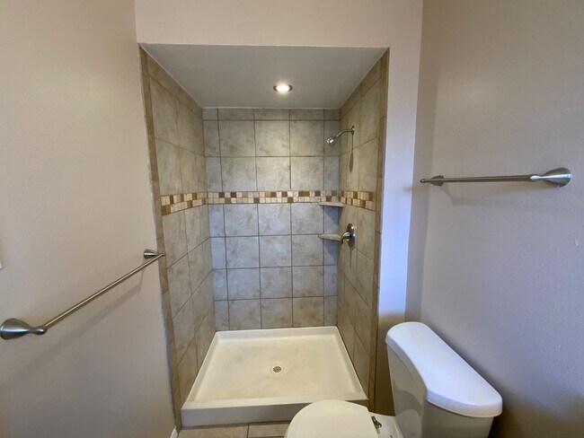 Building Photo - 3 Bedroom Single Story Home Near Juan Tabo...