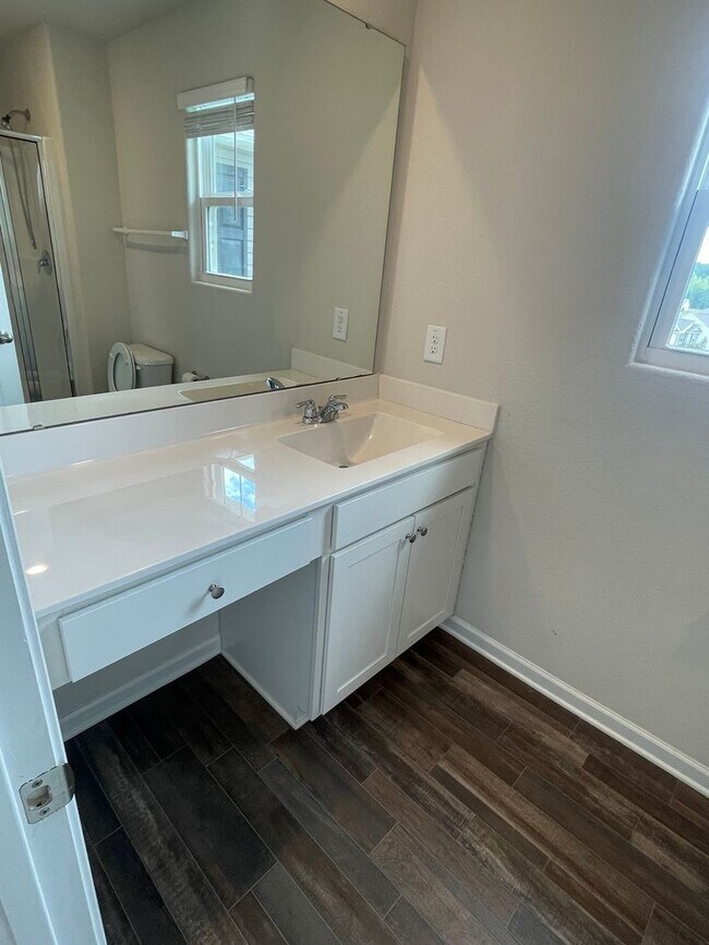 Building Photo - Charming 3-bedroom Single Family Home.